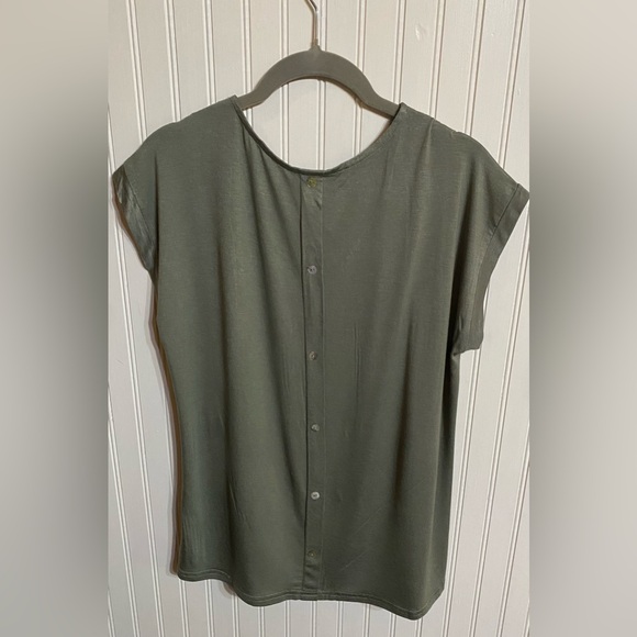 NWT PAPERMOON SLEEVELESS V-NECK BLOUSE SIZE MEDIUM IN SAGE FLORAL - Picture 3 of 3